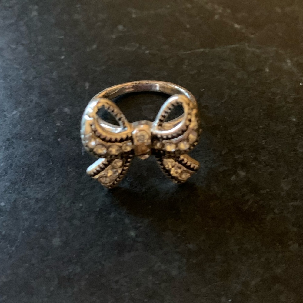 AVON | Rhinestone Silver Metal Bow Ring